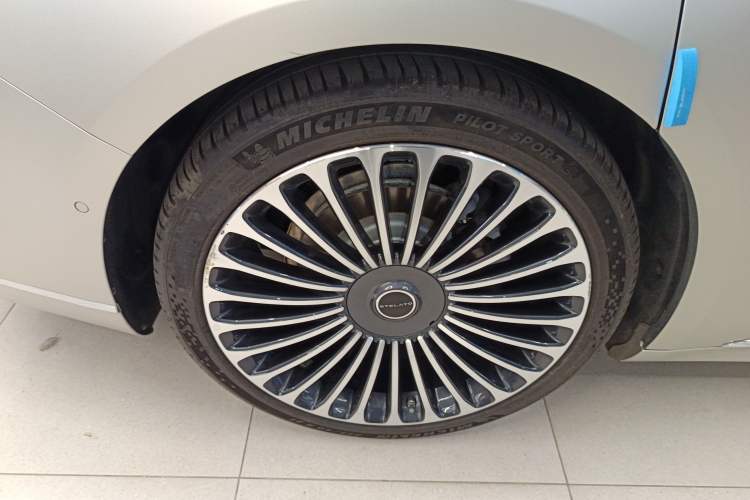 Used Hima Stelato S9 2024 All-Electric Ultra Four-Wheel-Drive Flagship Edition Right Rear Wheel Hub