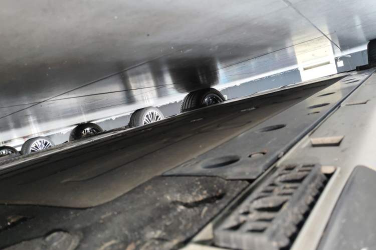 Used Hima Stelato S9 2024 All-Electric Ultra Four-Wheel-Drive Flagship Edition Right Side Sill