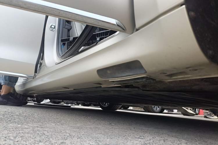 Used Hima Stelato S9 2024 All-Electric Max Rear-Drive Long-Range Version Right Side Sill