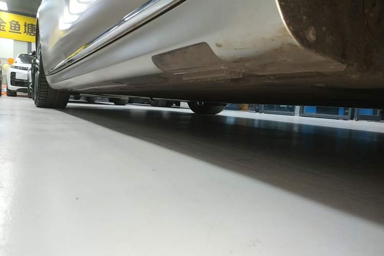 Used Hima Stelato S9 2024 All-Electric Ultra Four-Wheel-Drive Flagship Edition Right Side Sill