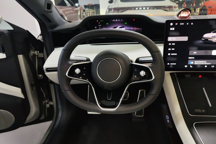 Used Hima Stelato S9 2024 All-Electric Ultra Four-Wheel-Drive Flagship Edition Steering Wheel