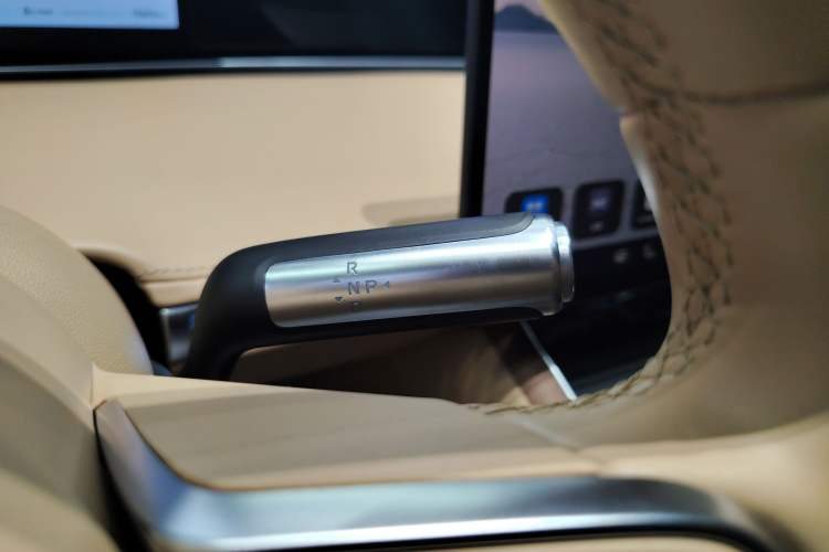 Used Hima Stelato S9 2024 All-Electric Ultra Four-Wheel-Drive Flagship Edition Gear Lever