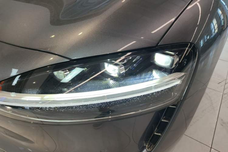 Used Hima Stelato S9 2024 All-Electric Max Rear-Drive Long-Range Version Left Front Headlight