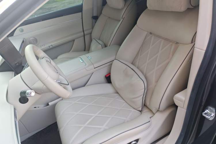 Used Hima Stelato S9 2024 All-Electric Max Rear-Drive Long-Range Version Left Front Seat