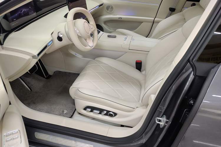 Used Hima Stelato S9 2024 All-Electric Max Rear-Drive Long-Range Version Left Front Seat