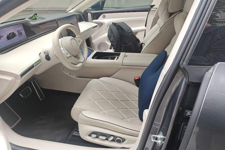 Used Hima Stelato S9 2024 All-Electric Max Rear-Drive Long-Range Version Left Front Seat