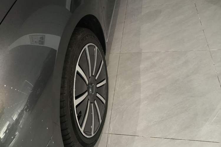 Used Hima Stelato S9 2024 All-Electric Ultra Four-Wheel-Drive Flagship Edition Left Front Wheel Hub