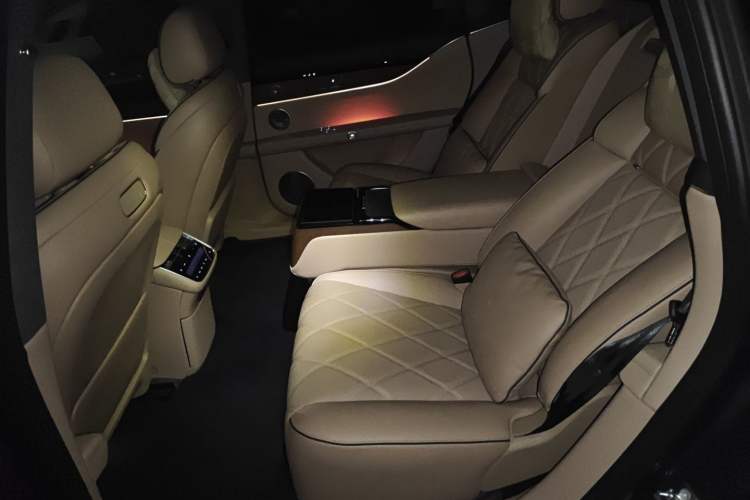 Used Hima Stelato S9 2024 All-Electric Max Rear-Drive Long-Range Version Left Rear Seat