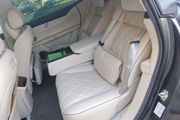 Used Hima Stelato S9 2024 All-Electric Max Rear-Drive Long-Range Version Left Rear Seat