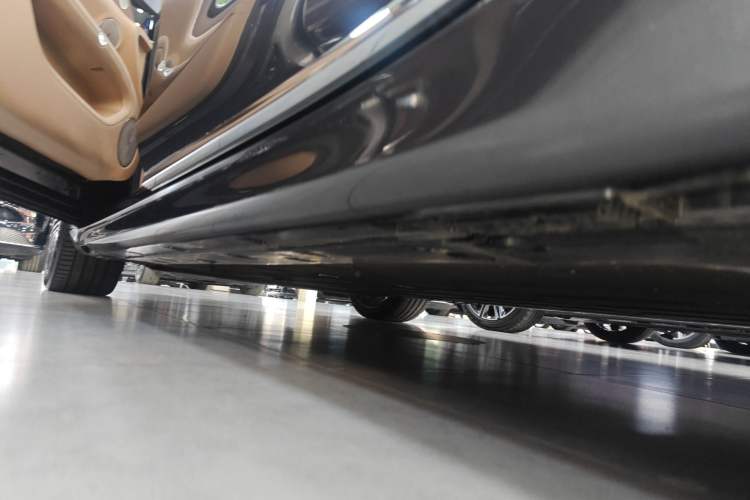Used Hima Stelato S9 2024 All-Electric Ultra Four-Wheel-Drive Flagship Edition Left Side Sill
