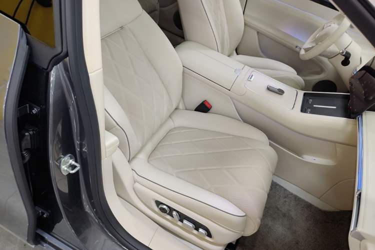 Used Hima Stelato S9 2024 All-Electric Max Rear-Drive Long-Range Version Right Front Seat