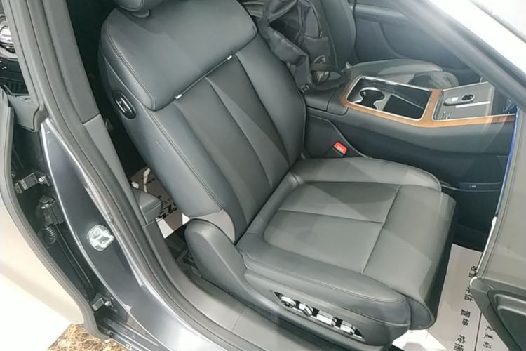 Used Hima Stelato S9 2024 All-Electric Max Rear-Drive Long-Range Version Right Front Seat