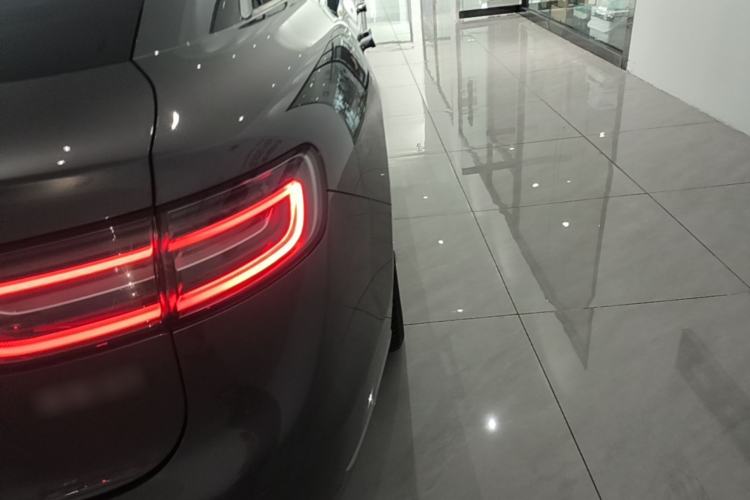 Used Hima Stelato S9 2024 All-Electric Ultra Four-Wheel-Drive Flagship Edition Right Rear Taillight