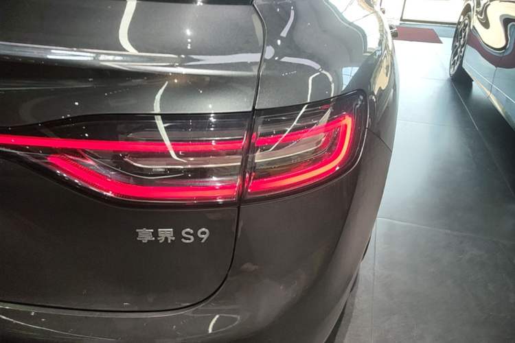 Used Hima Stelato S9 2024 All-Electric Ultra Four-Wheel-Drive Flagship Edition Right Rear Taillight
