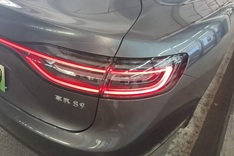 Used Hima Stelato S9 2024 All-Electric Ultra Four-Wheel-Drive Flagship Edition Right Rear Taillight