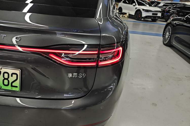 Used Hima Stelato S9 2024 All-Electric Ultra Four-Wheel-Drive Flagship Edition Right Rear Taillight