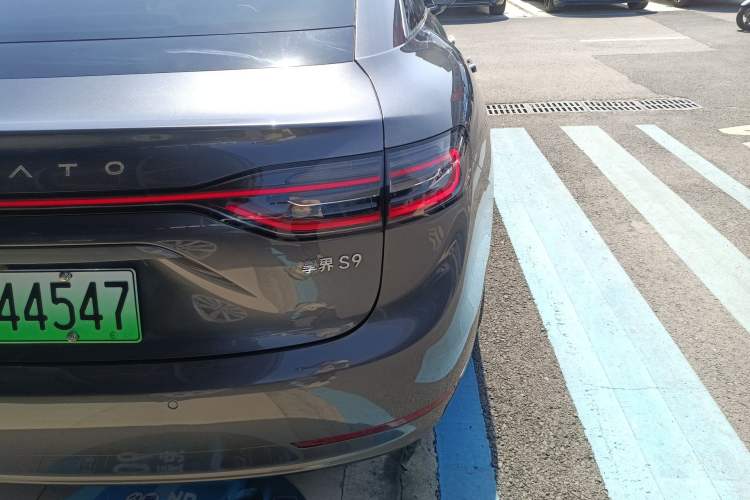 Used Hima Stelato S9 2024 All-Electric Ultra Four-Wheel-Drive Flagship Edition Right Rear Taillight