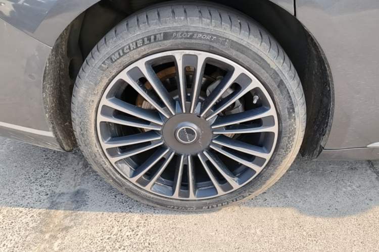 Used Hima Stelato S9 2024 All-Electric Ultra Four-Wheel-Drive Flagship Edition Right Rear Wheel Hub