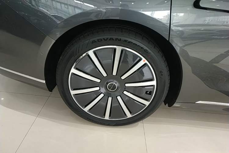 Used Hima Stelato S9 2024 All-Electric Max Rear-Drive Long-Range Version Right Rear Wheel Hub