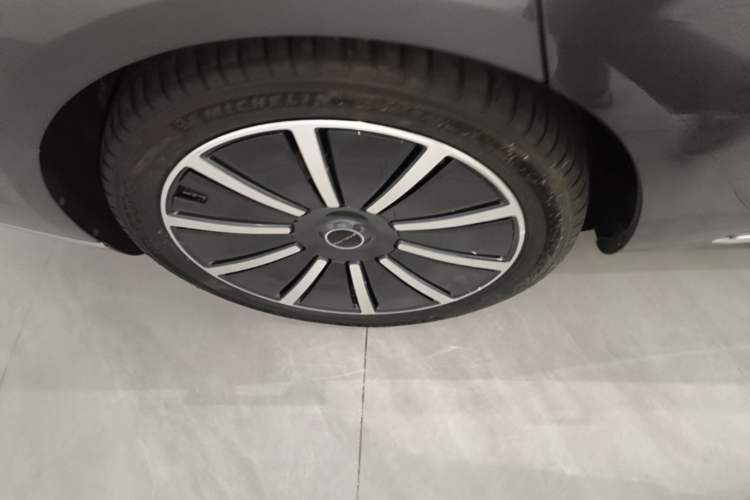 Used Hima Stelato S9 2024 All-Electric Ultra Four-Wheel-Drive Flagship Edition Right Rear Wheel Hub