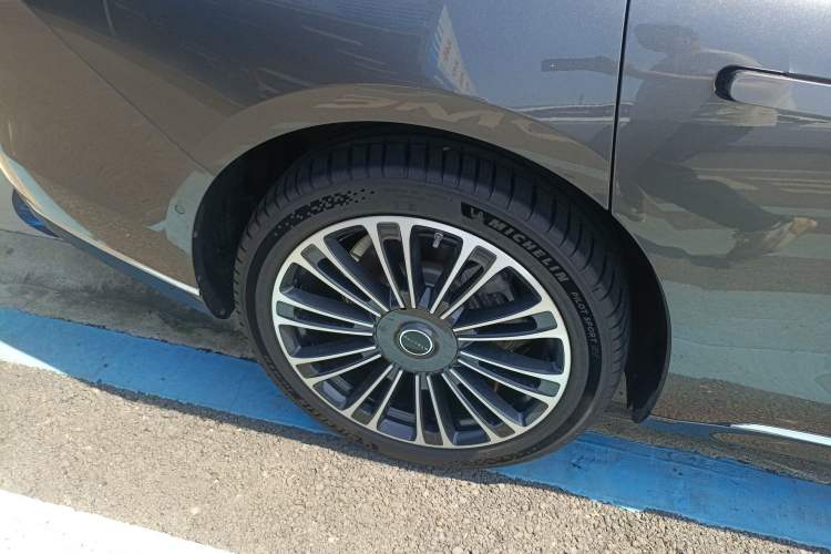 Used Hima Stelato S9 2024 All-Electric Ultra Four-Wheel-Drive Flagship Edition Right Rear Wheel Hub