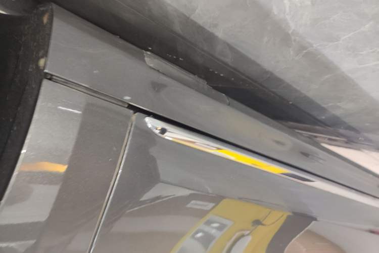 Used Hima Stelato S9 2024 All-Electric Max Rear-Drive Long-Range Version Right Side Sill