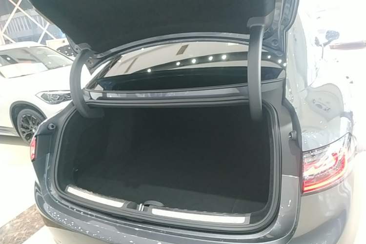 Used Hima Stelato S9 2024 All-Electric Max Rear-Drive Long-Range Version Trunk