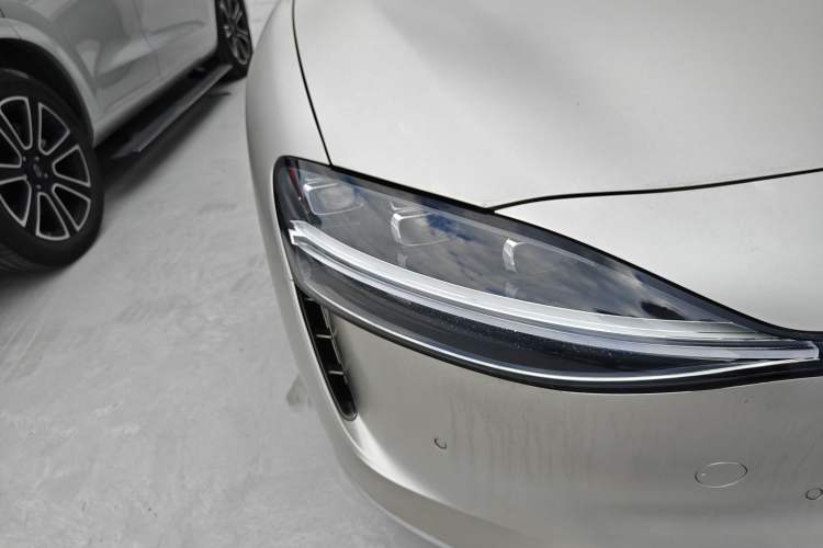 Used Hima Stelato S9 2024 All-Electric Ultra Four-Wheel-Drive Flagship Edition Right Front Headlight