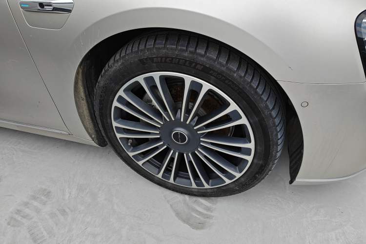 Used Hima Stelato S9 2024 All-Electric Ultra Four-Wheel-Drive Flagship Edition Right Front Wheel Hub