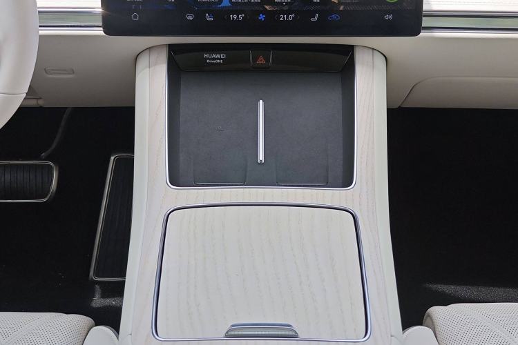 Used Hima Stelato S9 2024 All-Electric Ultra Four-Wheel-Drive Flagship Edition Interior 11