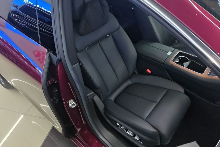 Used Hima Stelato S9 2024 All-Electric Max Rear-Drive Long-Range Version Right Front Seat