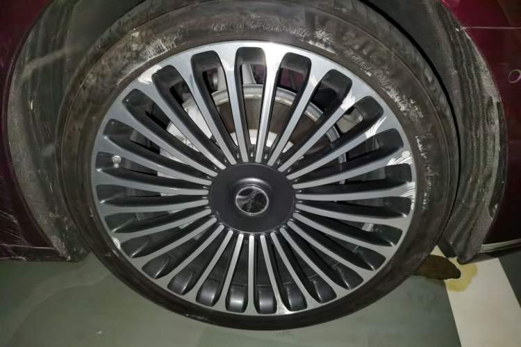 Used Hima Stelato S9 2024 All-Electric Ultra Four-Wheel-Drive Flagship Edition Right Front Wheel Hub