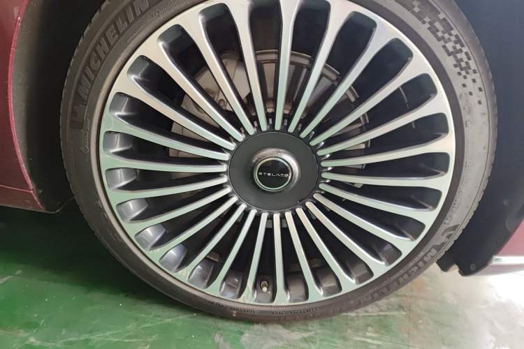 Used Hima Stelato S9 2024 All-Electric Ultra Four-Wheel-Drive Flagship Edition Right Front Wheel Hub