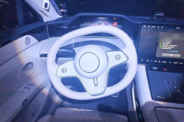 Used Hima Stelato S9 2024 All-Electric Ultra Four-Wheel-Drive Flagship Edition Steering Wheel