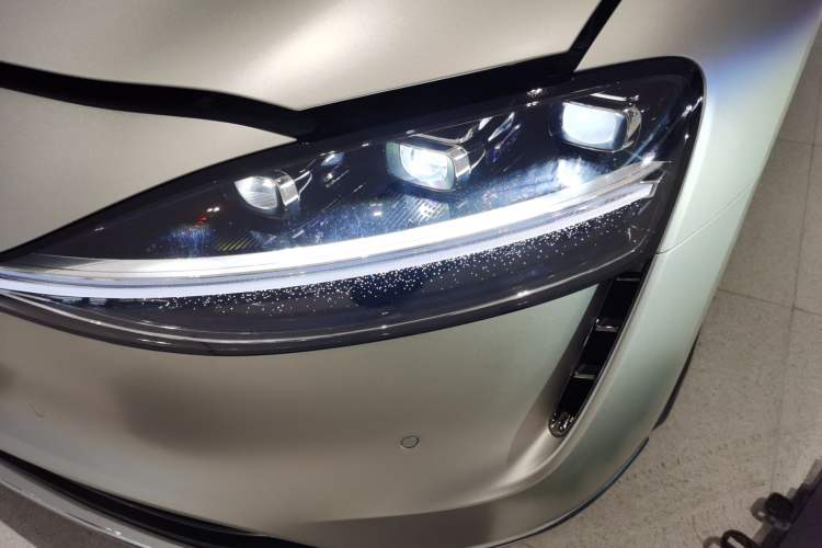 Used Hima Stelato S9 2024 All-Electric Max Rear-Drive Long-Range Version Left Front Headlight
