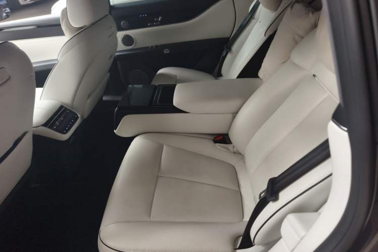 Used Hima Stelato S9 2024 All-Electric Ultra Four-Wheel-Drive Flagship Edition Left Rear Seat