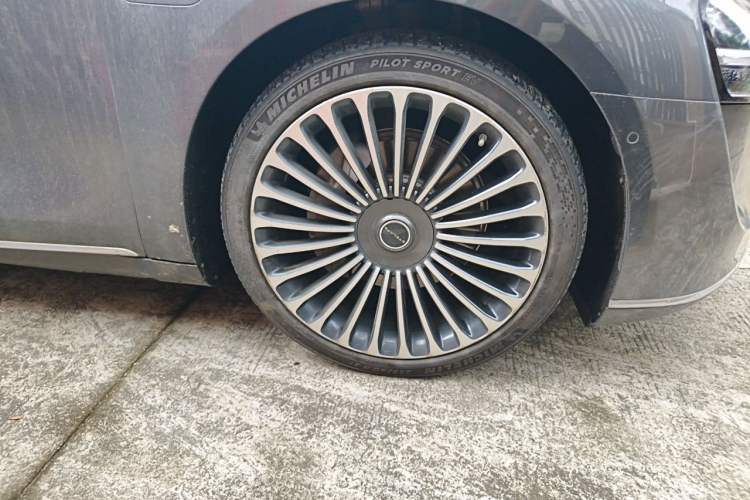 Used Hima Stelato S9 2024 All-Electric Ultra Four-Wheel-Drive Flagship Edition Right Front Wheel Hub