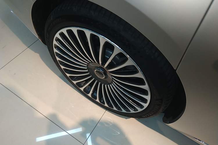 Used Hima Stelato S9 2024 All-Electric Ultra Four-Wheel-Drive Flagship Edition Right Rear Wheel Hub
