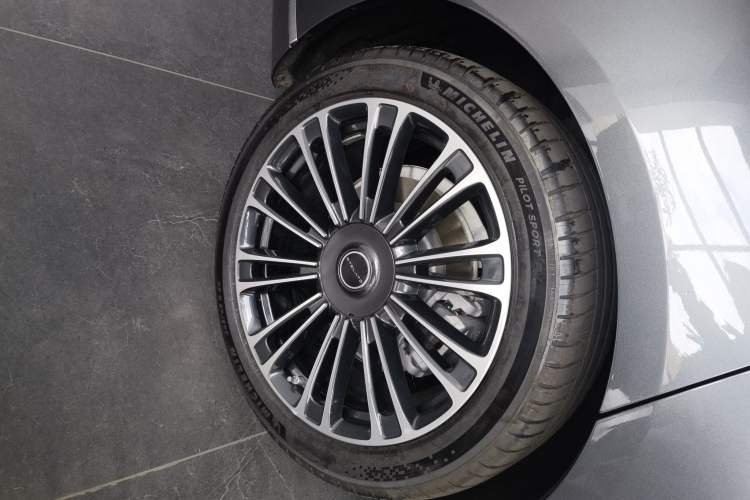 Used Hima Stelato S9 2024 All-Electric Ultra Four-Wheel-Drive Flagship Edition Right Rear Wheel Hub