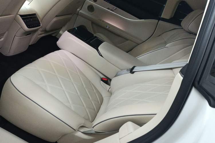 Used Hima Stelato S9 2024 All-Electric Ultra Four-Wheel-Drive Flagship Edition Interior 4