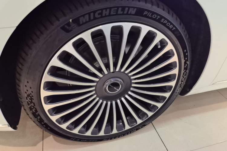 Used Hima Stelato S9 2024 All-Electric Ultra Four-Wheel-Drive Flagship Edition Left Front Wheel Hub