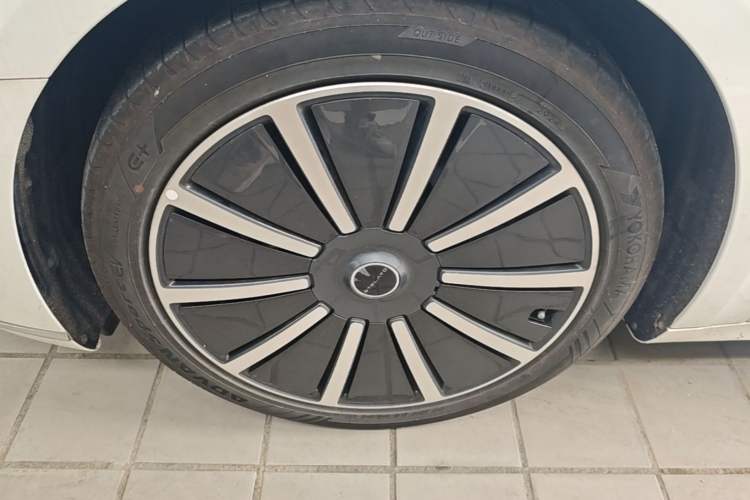 Used Hima Stelato S9 2024 All-Electric Max Rear-Drive Long-Range Version Left Front Wheel Hub