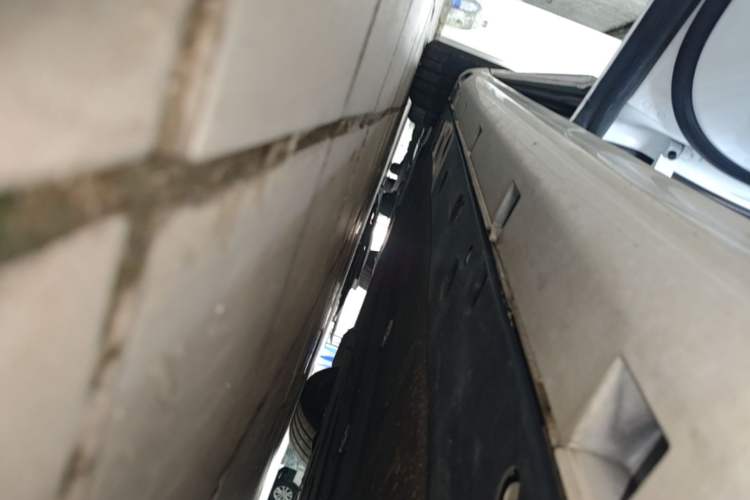 Used Hima Stelato S9 2024 All-Electric Max Rear-Drive Long-Range Version Left Side Sill