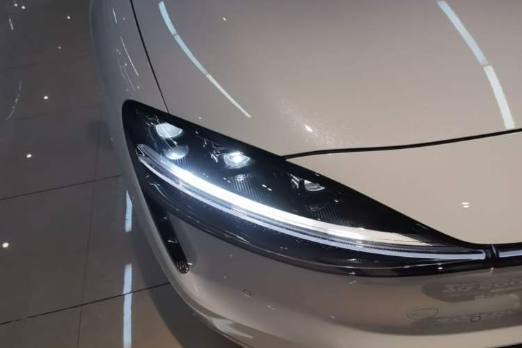 Used Hima Stelato S9 2024 All-Electric Ultra Four-Wheel-Drive Flagship Edition Right Front Headlight
