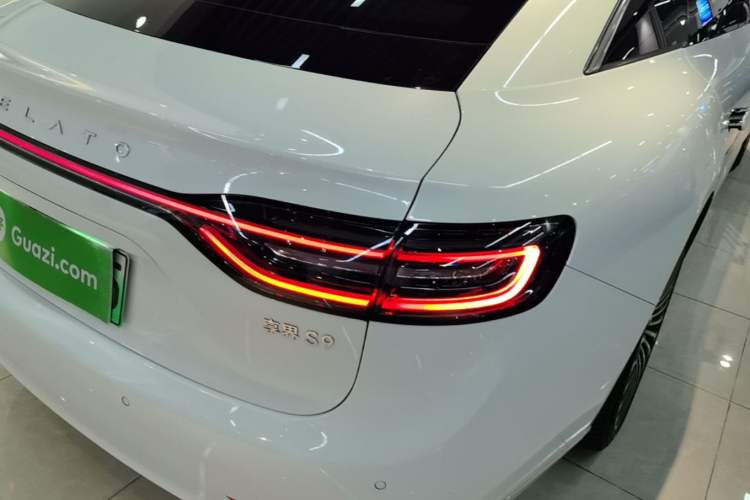 Used Hima Stelato S9 2024 All-Electric Ultra Four-Wheel-Drive Flagship Edition Right Rear Taillight