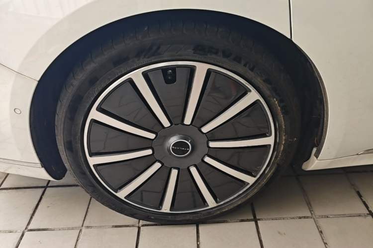 Used Hima Stelato S9 2024 All-Electric Max Rear-Drive Long-Range Version Right Rear Wheel Hub