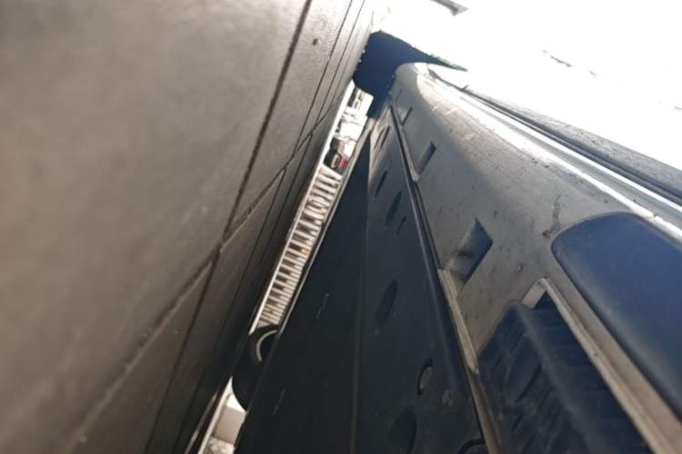 Used Hima Stelato S9 2024 All-Electric Max Rear-Drive Long-Range Version Right Side Sill