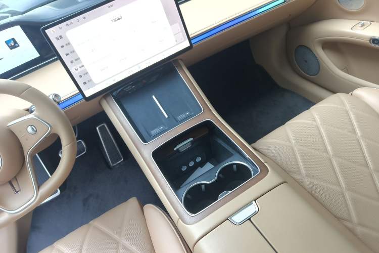 Used Hima Stelato S9 2024 All-Electric Ultra Four-Wheel-Drive Flagship Edition Audio And AC Panel