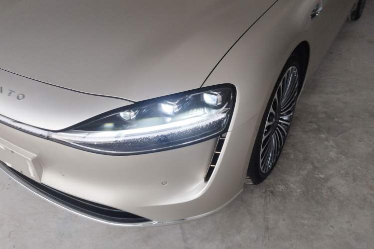 Used Hima Stelato S9 2024 All-Electric Ultra Four-Wheel-Drive Flagship Edition Left Front Headlight