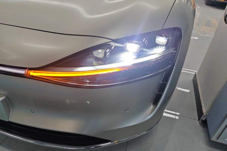 Used Hima Stelato S9 2024 All-Electric Ultra Four-Wheel-Drive Flagship Edition Left Front Headlight
